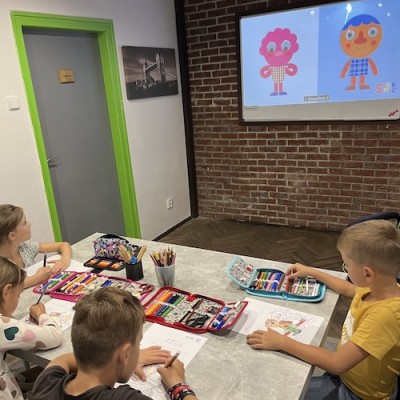 Posloucháme, kreslíme, učíme se :)