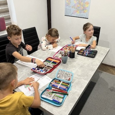 Posloucháme, kreslíme, učíme se :)