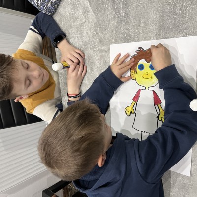 Lepíme, tvoříme a učíme se při tom