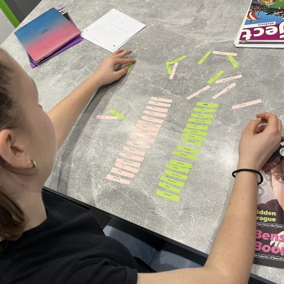 Srovnáváme americkou angličtinu s britskou.