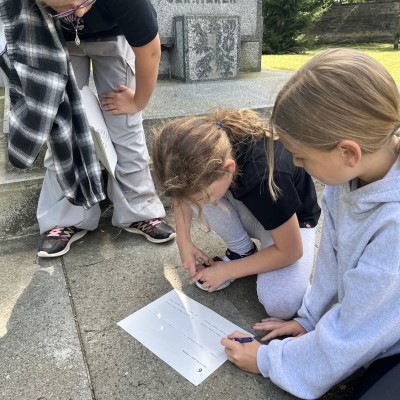 Hodiny, rodinu, čísla i přivlastňovací zájmena jsme zvládli!
