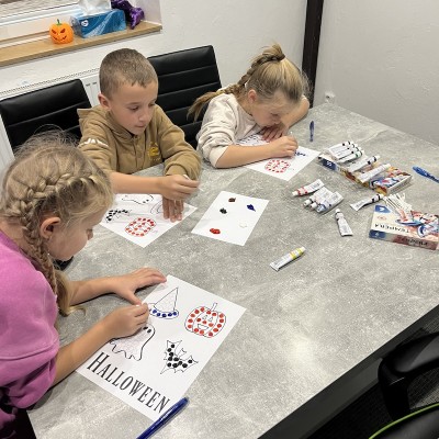 Klobouk, dýně, duch a netopír