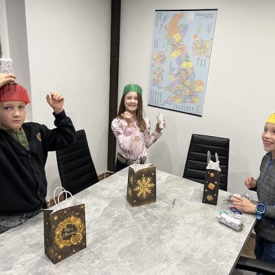 Rozbalování vánočních CRACKERS