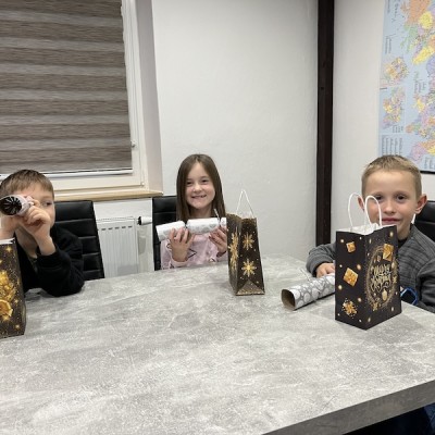 Rozbalování vánočních CRACKERS