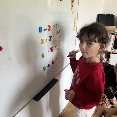 Procvičování angličtiny u tabule