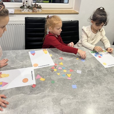 Hravá práce s tvary a barvami