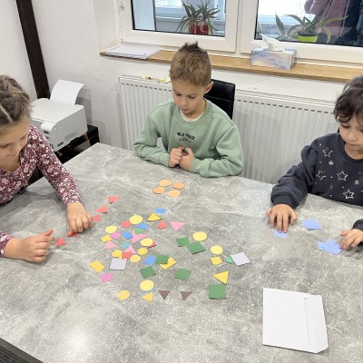 1. třída - popsání barvy, počtu a tvaru