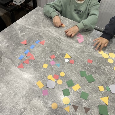 Hra s tvary a barvami